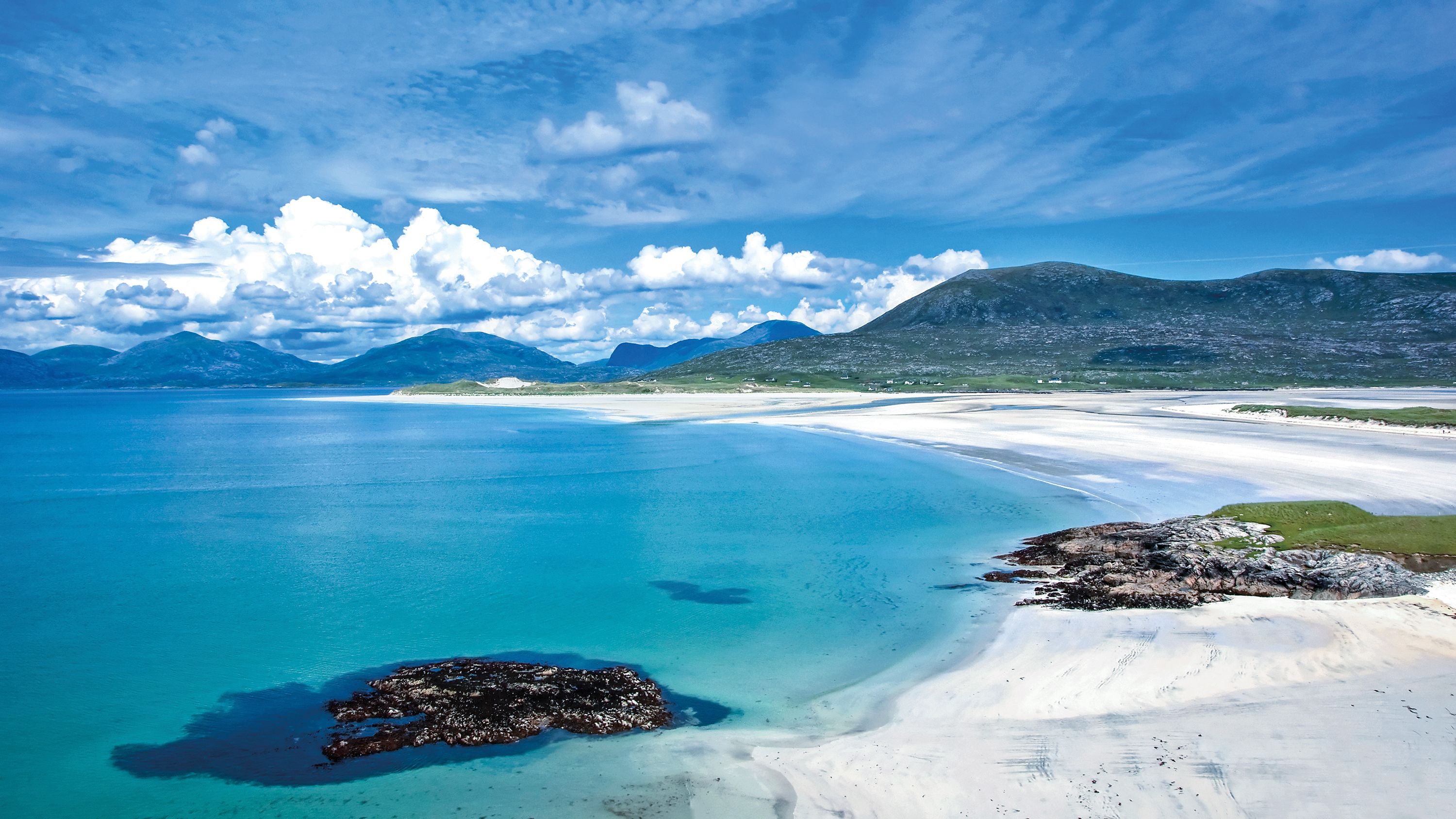 Scotland: A Grand Tour of the Outer Hebrides (S-B)